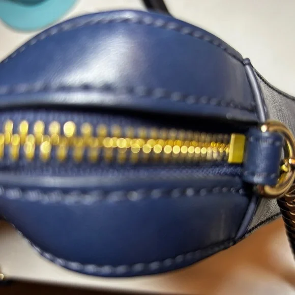 Michael kors crossbody - Picture 8 of 9